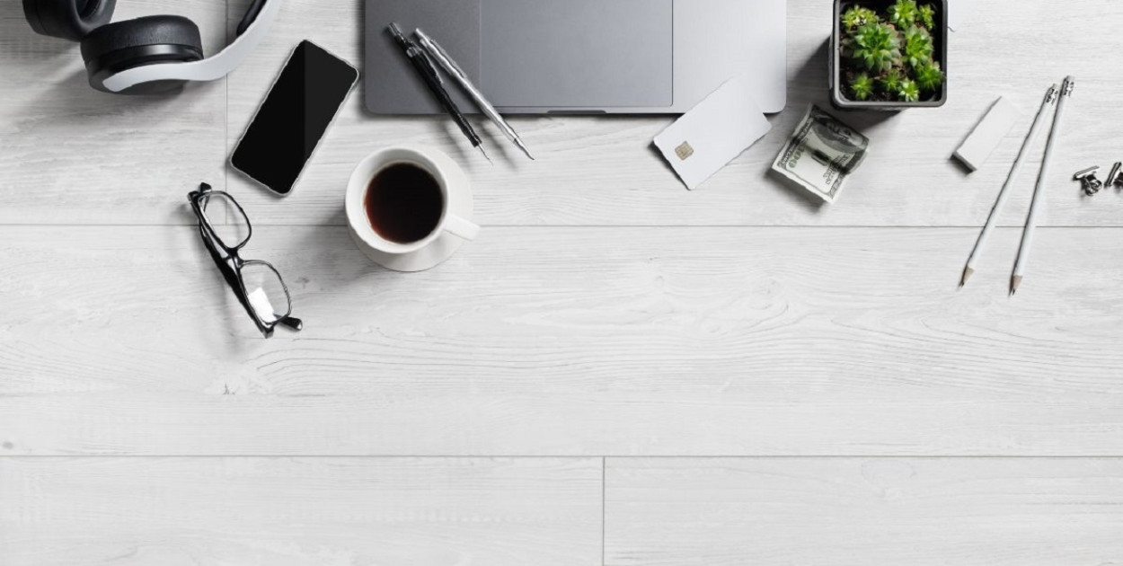 Małe gadżety, wielki efekt – jak zaskoczyć klientów upominkami reklamowymi?