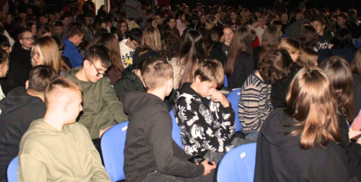 Setki młodych ludzi wzięły udział w... Wielka akcja przeciw mowie nienawiści! 