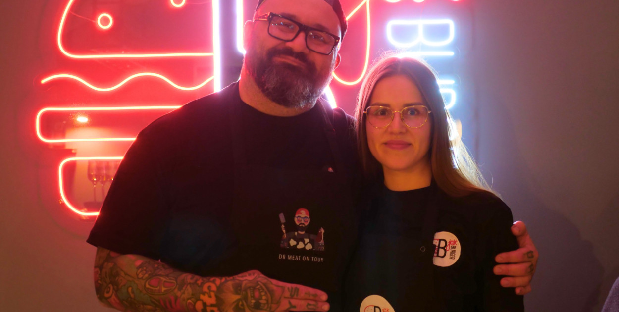 Na otwarcie przyszły tłumy! Takich burgerów nie ma nikt... To absolutny hit!