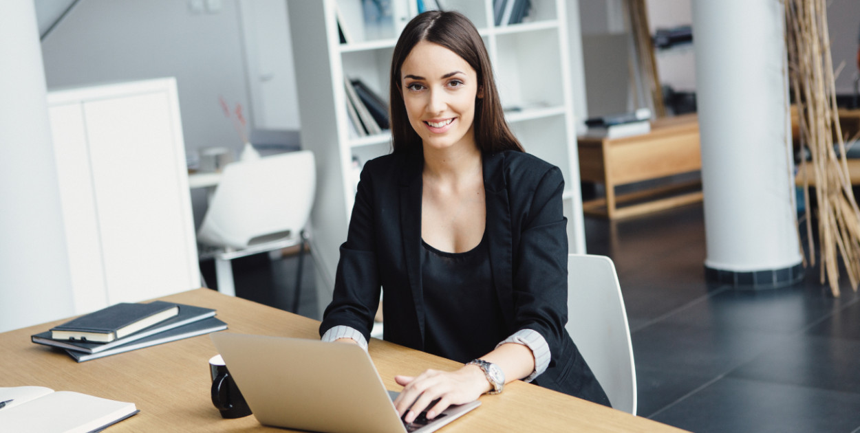 Zatrudnimy pracownika biurowego – elastyczne godziny, umowa o pracę