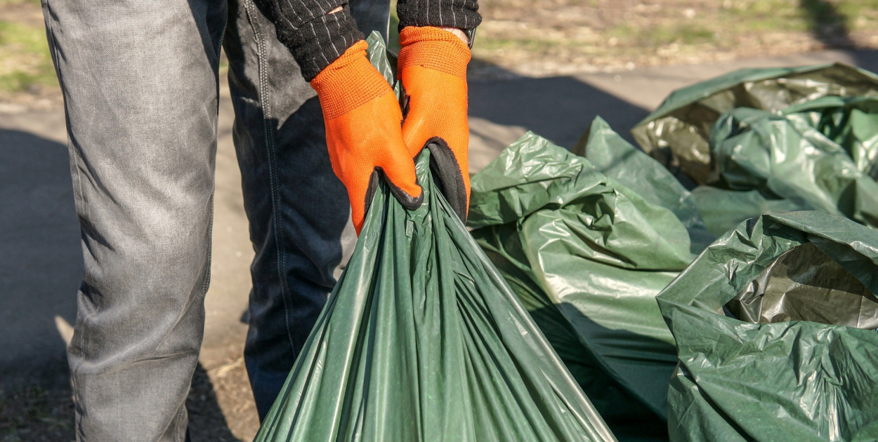 Nie poszli siedzieć, ale... Za karę zbierają śmieci. Ma być ich coraz więcej