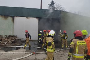 Pożar kotłowni gasiło pięć zastępów strażaków-11193