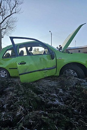 Wypadek samochodu osobowego w Koszkowie-12738