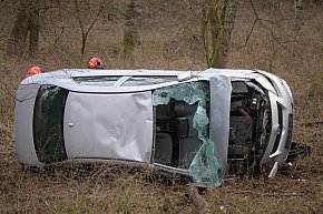 Dachowanie na śliskiej drodze między Gostyniem a Starym Gostyniem-12754