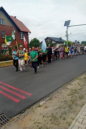 Pielgrzymi z Grupy Buk zawitali do Łęki Wielkiej-13299