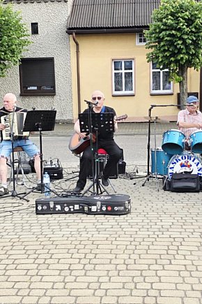 Koncert kapeli Piaskowanie na piaskowskim rynku-13301