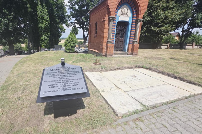 Odsłonięcie tablicy na starogostyńskim cmentarzu