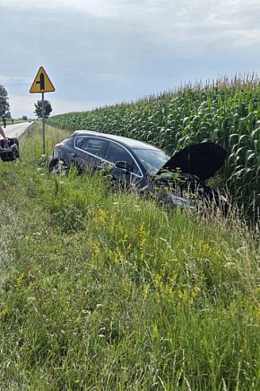 Zderzenie dwóch samochodów na trasie Szelejewo Pierwsze-Lipie-13355