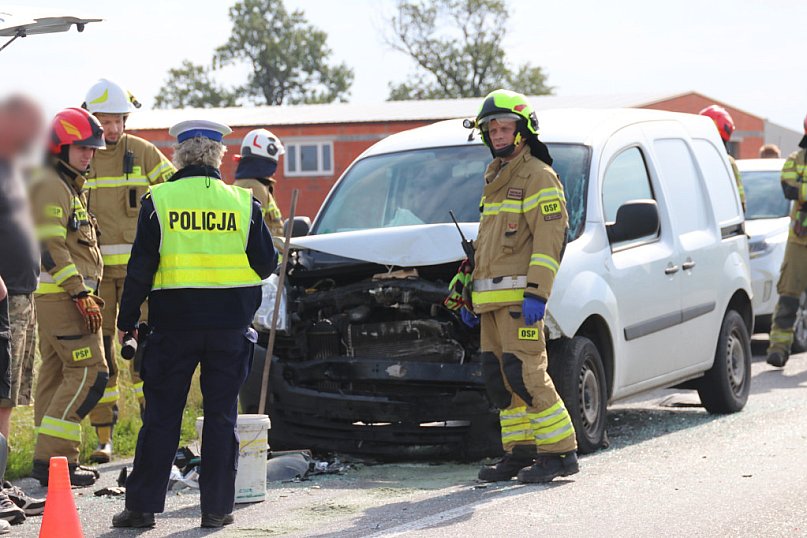Zderzenie dwóch samochodów na trasie Szelejewo Pierwsze-Lipie