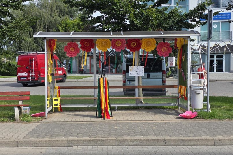 Wakacyjny klimat na gostyńskich przystankach