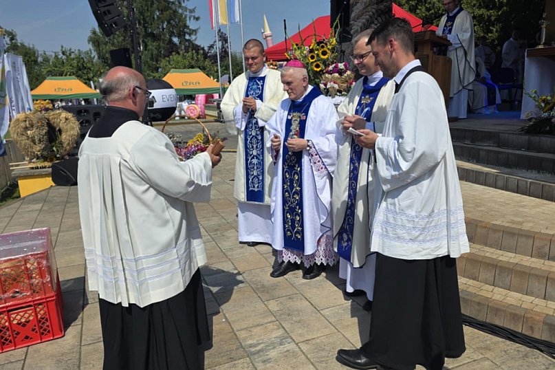 Dożynki powiatowe na Świętej Górze