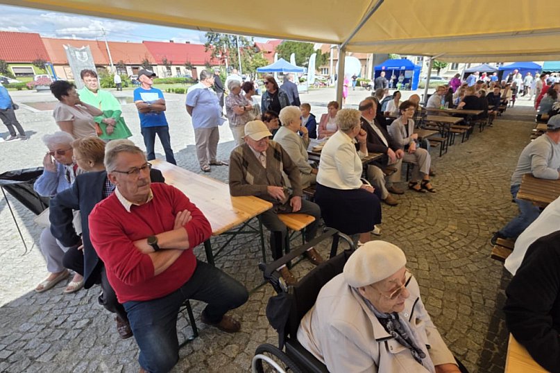 Dożynki Gminne na rynku w Pogorzeli