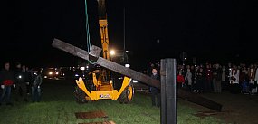 Na końcu ustawiono ważący 400 kilogramów krzyż