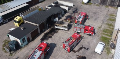 Pożar na terenie Spółdzielni Kółek Rolniczych. Spłonął kamper i wyposażenie...-60246