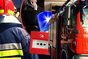 Niespokojna noc. Drzewa blokowały drogi, wiatr uszkodził dach przychodni-63421