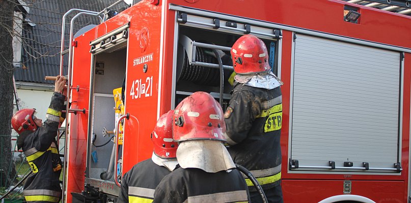 Ogień pojawił się zakładzie stolarskim. Wszystko zaczęło się w kotłowni... - 63819