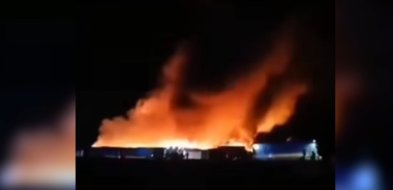 Ogromny pożar w Czaczu. Spłonęło aż dziewięć hal sprzedażowych!-67397