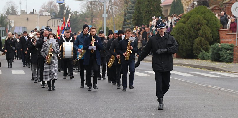 Przemówienia i patriotyczne gesty. Tak uczczono bohaterów walczących o... - 73796