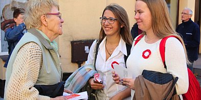 Prawdziwy patriotyzm nie potrzebuje dziś sztandarów i wzniosłych ...-73803