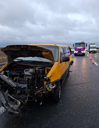 Zderzenie busów na ruchliwej drodze. Jeden z kierowców zasnął...-74077