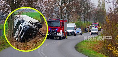 Wpadł w poślizg i zahaczył o dostawcze Iveco... Skutki są opłakane-74112