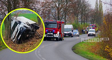 Wpadł w poślizg i zahaczył o dostawcze Iveco... Skutki są opłakane-74112