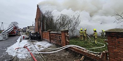 Pożar stodoły w gminie Krobia. "Jęzory ognia" sięgały ponad dach budynku-74231