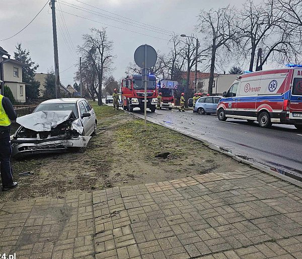 Kierowca bez prawa jazdy wyprzedzał na ul. Wrocławskiej. Skutki są opłakane...-75288