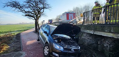 Wypadł z drogi, wprost na chodnik. Do szpitala trafiła jedna osoba-75972