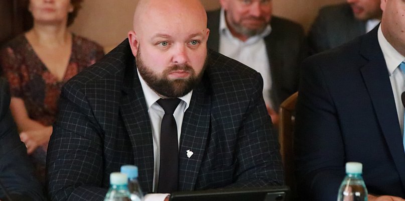 Kłamstwo, hejt i pornografia? Afera w klubie PiS. Radny opublikował... - 76565