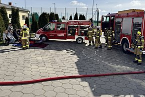 Poranne zamieszanie w szkole. Dym, syreny i decyzja o ewakuacji...-78286