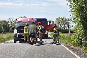 Jechał i nagle zaczął wydobywać się dym! Szybka reakcja uratowała sytuację-78918