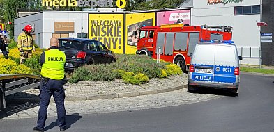 Mogła na moment przysnąć. Jej auto zatrzymało się na rondzie-79028