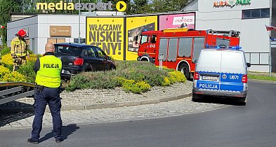 Mogła na moment przysnąć. Jej auto zatrzymało się na rondzie-79028