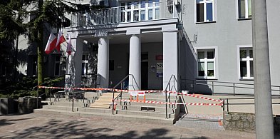 Podwójna żałoba w gostyńskim szpitalu? Protest przed SPZOZ, w tle likwidacja...-79064