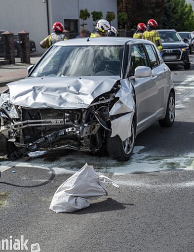 Chwila nieuwagi i kobieta w szpitalu! Audi kontra suzuki na Poznańskiej-79070