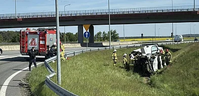 Uderzył w barierę ochronną, potem było już tylko gorzej-79176
