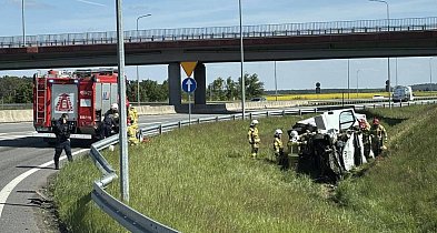 Uderzył w barierę ochronną, potem było już tylko gorzej-79176
