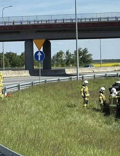 Uderzył w barierę ochronną, potem było już tylko gorzej-79176