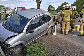 Wyglądało groźnie. Jeden z pojazdów wylądował w przydrożnym rowie-79194