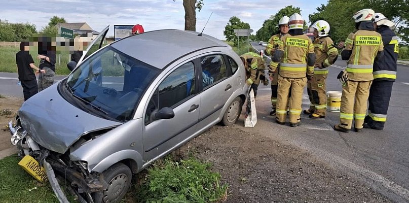 Wyglądało groźnie. Jeden z pojazdów wylądował w przydrożnym rowie - 79194
