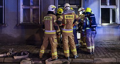 Nocny pożar mieszkania przy Rynku. Mężczyzna stracił przytomność-79215