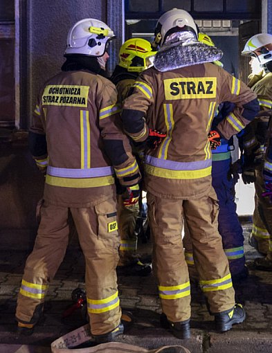 Nocny pożar mieszkania przy Rynku. Mężczyzna stracił przytomność-79215