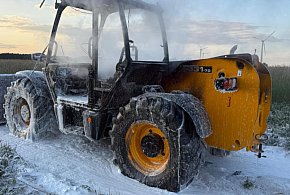 Ogień pojawił się nagle. Z maszyny niewiele zostało. Straty są ogromne...-79271