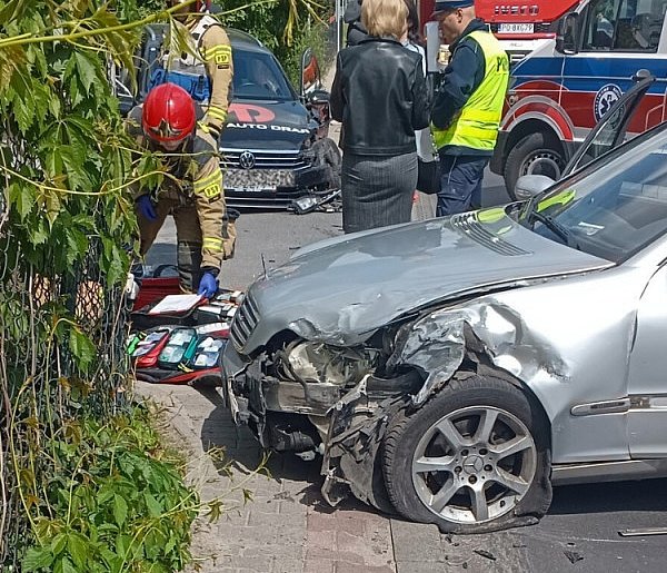 Spowodował wypadek i rozbił trzy auta. Sam trafił do szpitala. To mieszkaniec...-79264