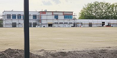Murawa już się zieleni i daje nadzieję, a do końca terminu zostało pół roku-79348