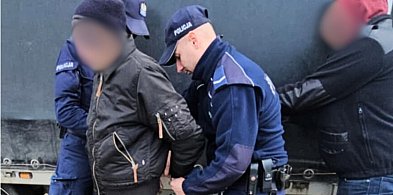Szokujące sceny na gostyńskim osiedlu. Czterech na jednego! Został skopany...-79390