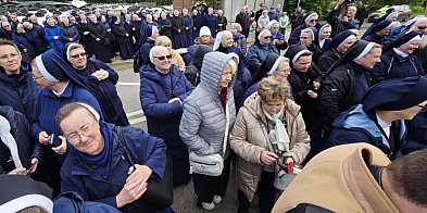 To była wyjątkowa chwila. Siostry zakonne zjechały...-79419