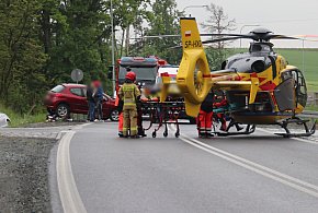Poważny wypadek na obwodnicy Gostynia. Są poszkodowani. Lądował śmigłowiec LPR-79445