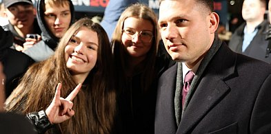 Miał być tylko tłem, a okazał się jednym z głównych bohaterów głosowania...-79442